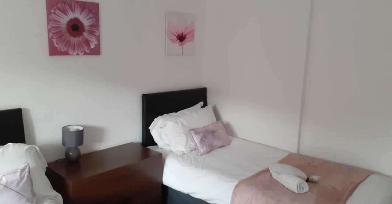 Perry Road, Beautiful Large House Available For Guests And Contractors Parking Wifi Villa Nottingham Ngoại thất bức ảnh