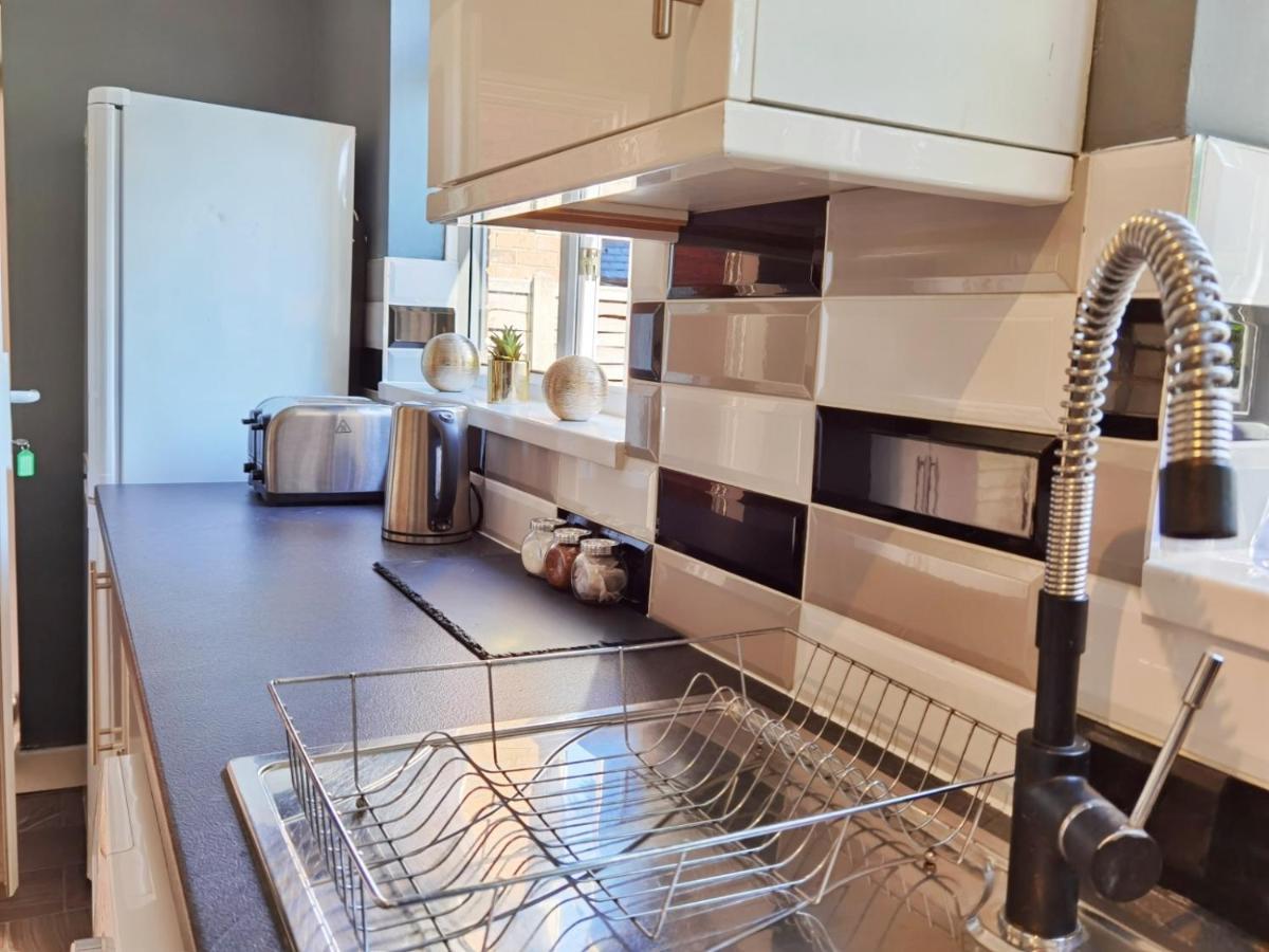 Perry Road, Beautiful Large House Available For Guests And Contractors Parking Wifi Villa Nottingham Ngoại thất bức ảnh