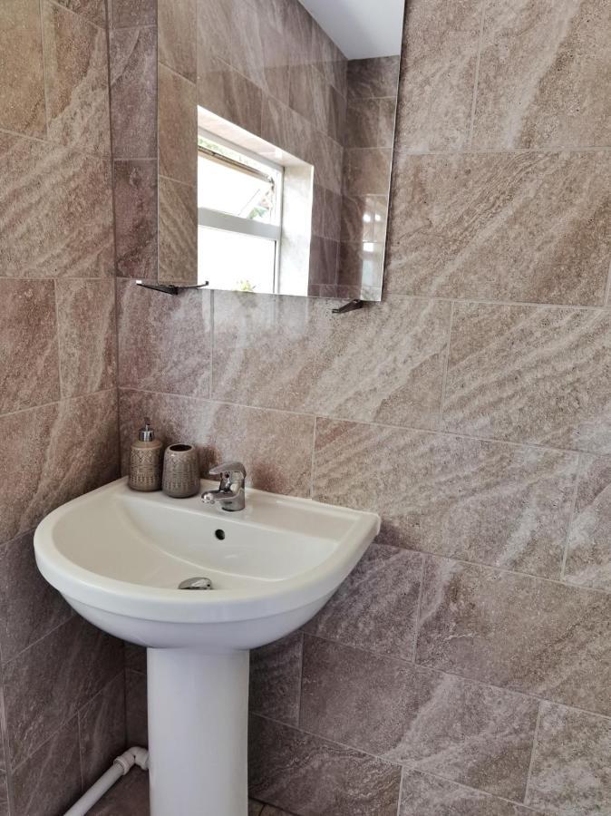 Perry Road, Beautiful Large House Available For Guests And Contractors Parking Wifi Villa Nottingham Ngoại thất bức ảnh