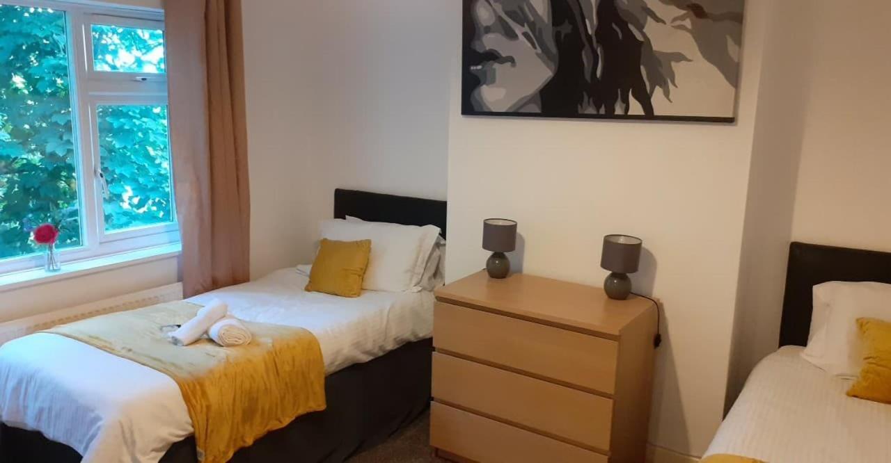 Perry Road, Beautiful Large House Available For Guests And Contractors Parking Wifi Villa Nottingham Ngoại thất bức ảnh